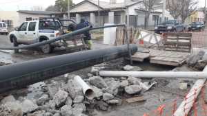 Roca: Barrio Los Olmos otra vez con desborde cloacal, a poco de concluir la obra