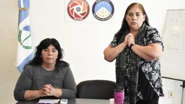 Stella y María del Carmen Sánchez, hermanas del taxista atacado, anunciaron que los cortes continuarían. (Florencia Salto).-