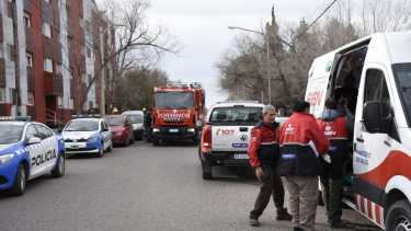 La pérdida de gas afectó a los vecinos del edificio ubicado en Matheu 59 y causó la muerte de un hombre y su mascota. (Florencia Salto).-