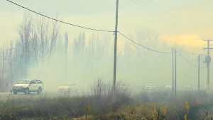 Un incendio de pastizales redujo la visibilidad en la Ruta 151 en Cipolletti
