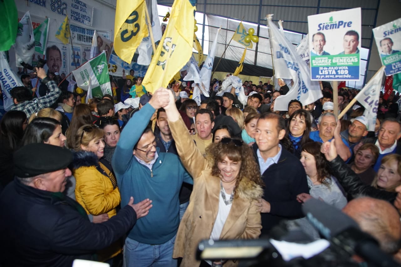 Acto de cierre de campaña del MPN . El candidato a intendente Gustavo Suárez