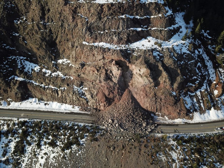 Vista aérea del derrumbe a la altura del kilómetro 2095 de la Ruta 40.