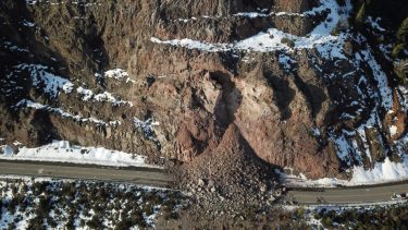 Vista aérea del derrumbe a la altura del kilómetro 2095 de la Ruta 40.
