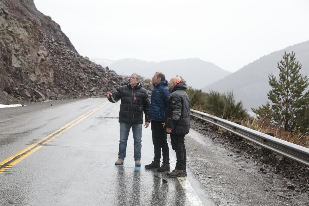 Villa La Angostura: Comienza la remoción del derrumbe en la Ruta 40 ...
