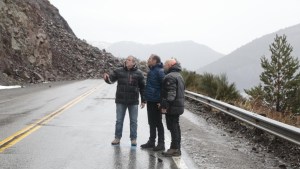 Villa La Angostura: Comienza la remoción del derrumbe en la Ruta 40