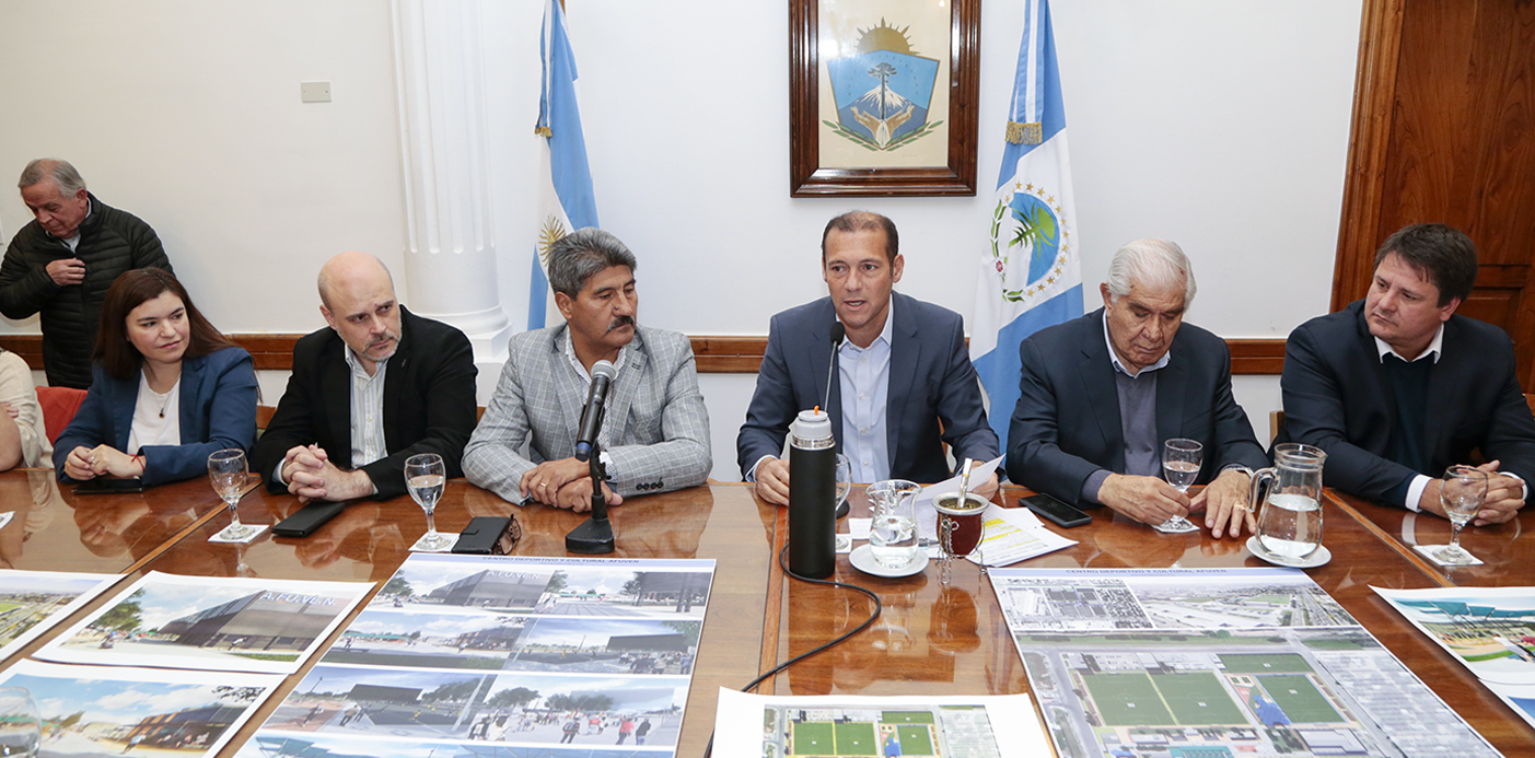 La presentación de la nueva Ciudad Deportiva, última actividad de Gaido (a la derecha) como ministro. Lo reemplaza Vanina Merlo (a la izquierda) (Gentileza)