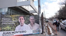 Imagen de Campaña electoral: «Pechi» Quiroga se mudó de afiche