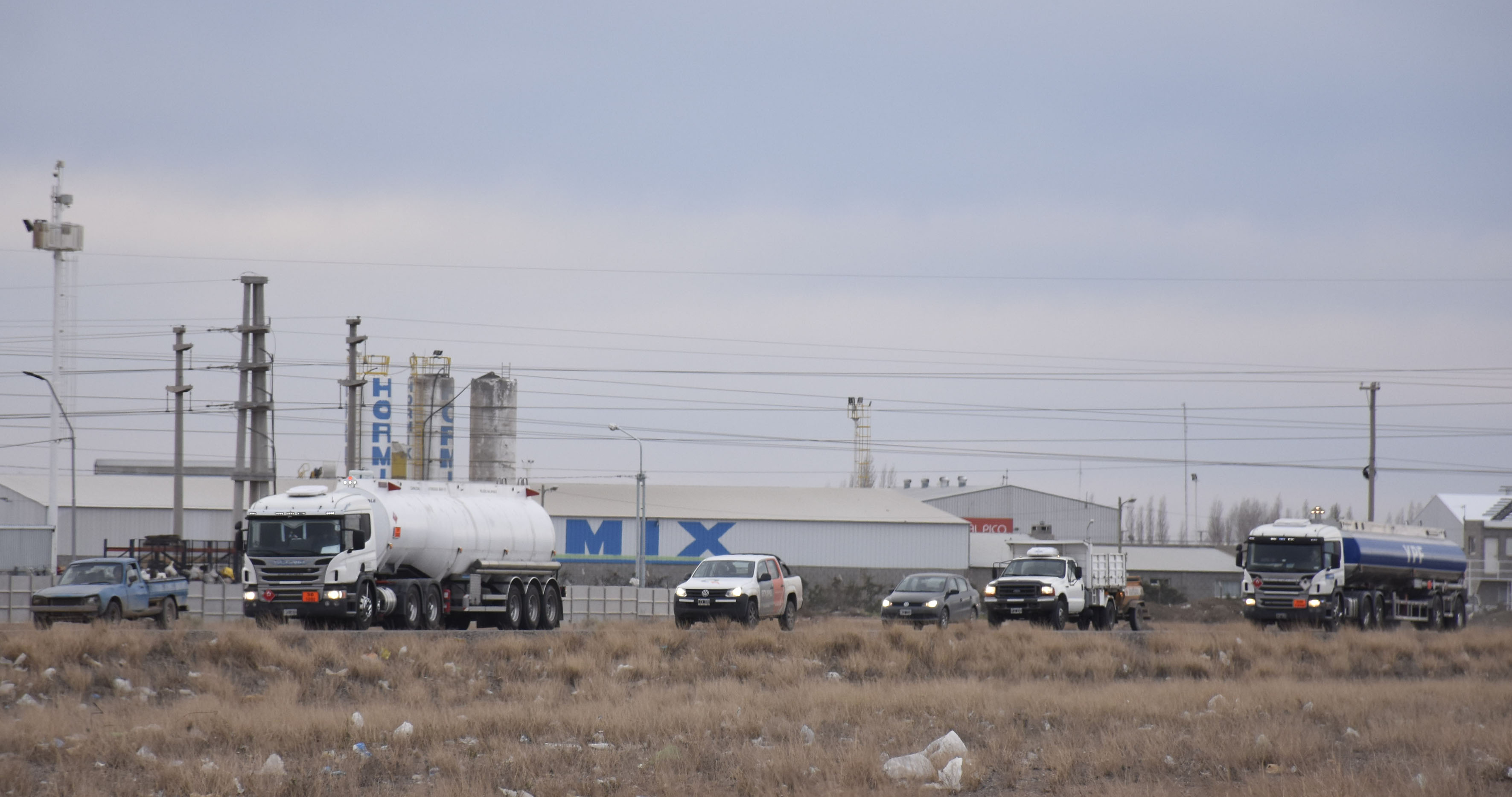 Los camioneros comenzaron esta mañana un paro al sector petrolero. Foto Archivo: Florencia Salto.