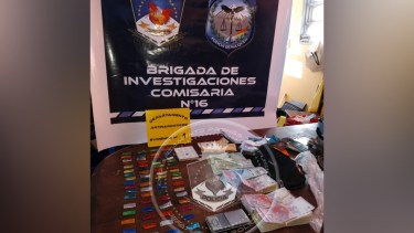 La policía secuestró cocaína, marihuana y dinero en efectivo. (Foto: gentileza.-)