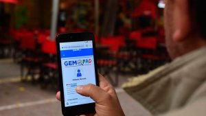 Padres podrán ver las notas de sus hijos desde una aplicación para celulares