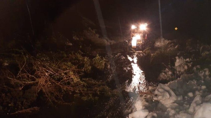 La Ruta de los Siete Lagos continúa cortada por un nuevo derrumbe ...