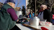 Imagen de Cipolletti: protestan con olla popular y anticiparon que cortarán el puente la semana que viene