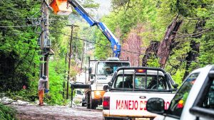 La empresa internacional que despejará el derrumbe ya está en Villa La Angostura