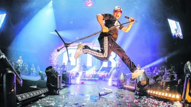 Damas Gratis fse presentó anoche en la jornada inicial de la Fiesta Nacional del Río. 