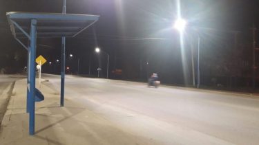 Comenzó el paro de colectivos en Roca, sin noticias del pago de sueldos