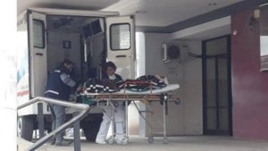 Descubrió a su novia con un compañero de trabajo, lo desmayó y le cortó el pene