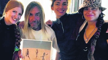 Sorpresa y felicidad. Sin haberlo planeado, las integrantes del grupo sanmartinense, fueron teloneras del roquero norteamericano en Alemania.