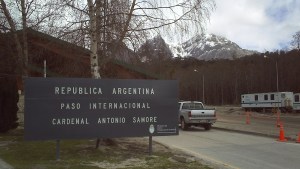 Denuncian abuso: artistas actuaron en Bariloche pero los desvistieron en la Aduana