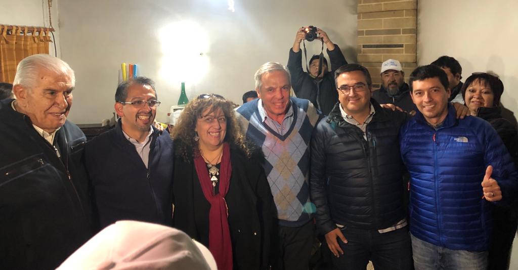 El exgobernador Jorge Sapag, el senador y gremialista Guillermo Pereyra y la concejal recientemente electa Marga Yunes participaron de los festejos junto a Gustavo Suaréz.