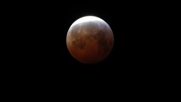 Cómo ver el eclipse lunar de este martes