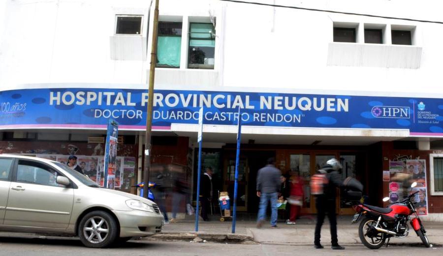Los dos hombres que sufrieron heridas por el accidente fueron llevados al hospital Castro Rendón. Foto archivo.