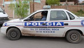 Dos policías lograron salvarle la vida a un joven de Roca