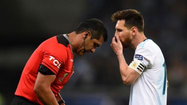 El arbitraje de Zambrano fue muy criticado por los jugadores y los dirigentes.