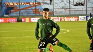 El neuquino Moya fue titular en la derrota de Banfield