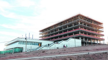 El nuevo municipio, en la zona oeste de la ciudad, debería estar inaugurado en marzo de este año pero aún sigue en obra. Foto: Archivo. 