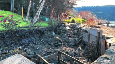 El muro construido funciona de contención para un futuro relleno junto al lago Nahuel Huapi. (Gentileza)