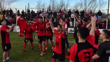 El Rojo se quedó con un partido vibrante y selló su tercer triunfo liguero consecutivo. (Fotos: Jorge Tanos)
