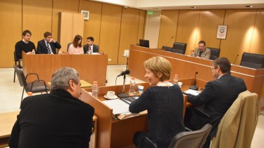 Fiscalía de Estado y Ministerio Público de un lado, defensores del otro, en la audiencia de ayer que encabezó el juez Pellizón.