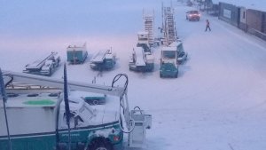 Nieve: Miles de turistas afectados por el cierre del aeropuerto en Bariloche