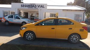 Taxista neuquino circulaba alcoholizado, con droga, intentó fugarse y lo atraparon