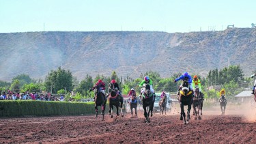 Río Negro aprobó las carreras de caballos en 2019. Foto: archivo