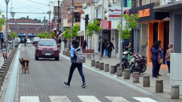 Comerciantes de Viedma preocupados por los cortes de energía. Foto: Marcelo Ochoa.