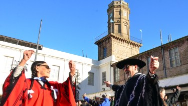 Malambo, Pericón Nacional y chocolate con tortas fritas en Viedma