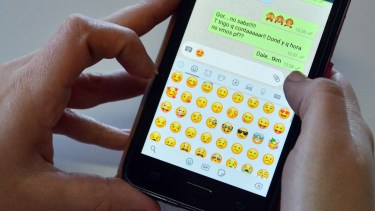 Los emojis se utilizan habitualmente en distintas conservaciones por chats. Foto: Marcelo Ochoa