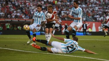 River y Racing animarán el clásico del fin de semana. Lindo partido...