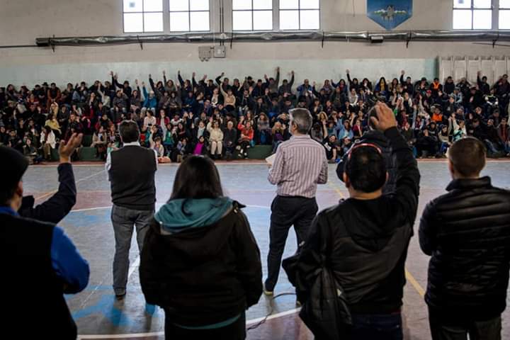 Los empleados municipales se reunieron esta mañana en el gimnasio del Soyem. Foto: gentileza