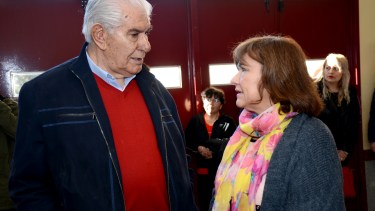 Guillermo Pereyra y Ana Pechen se encontraron en la Escuela 125 de Neuquén. Foto: Mauro Pérez 