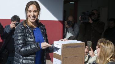María Eugenia Vidal, gobernadora de Buenos Aires, al momento de votar en Morón. Foto: Télam.