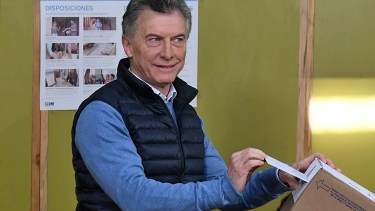 Mauricio Macri hoy emitiendo su voto. Foto: Télam