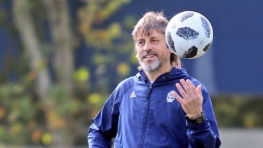 El Indio Ortíz, entrenador de Gimnasia que necesita una victoria para sumar en el promedio del descenso.