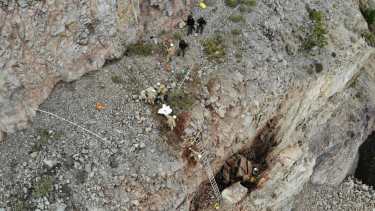 Esta mañana los técnicos hicieron una nueva evaluación de la zona del derrumbe. Foto: gentileza