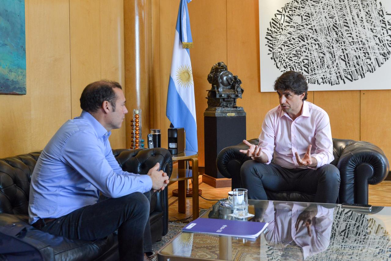 El gobernador de Neuquén se reunió esta mañana con el ministro de Hacienda, Hernán Lacunza el martes 27 de agosto. Foto: Gentileza. 