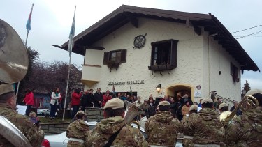 Autoridades del Club Andino Bariloche en el aniversario de la institución.