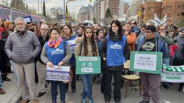 Gomiz explicó que buscarán la unidad con otras organizaciones para reclamar que el gobierno compense la pérdida salarial que provocó la inflación. (Gentileza).-