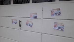 Neuquén: pegan carteles injuriosos en la casa y en el auto de un candidato