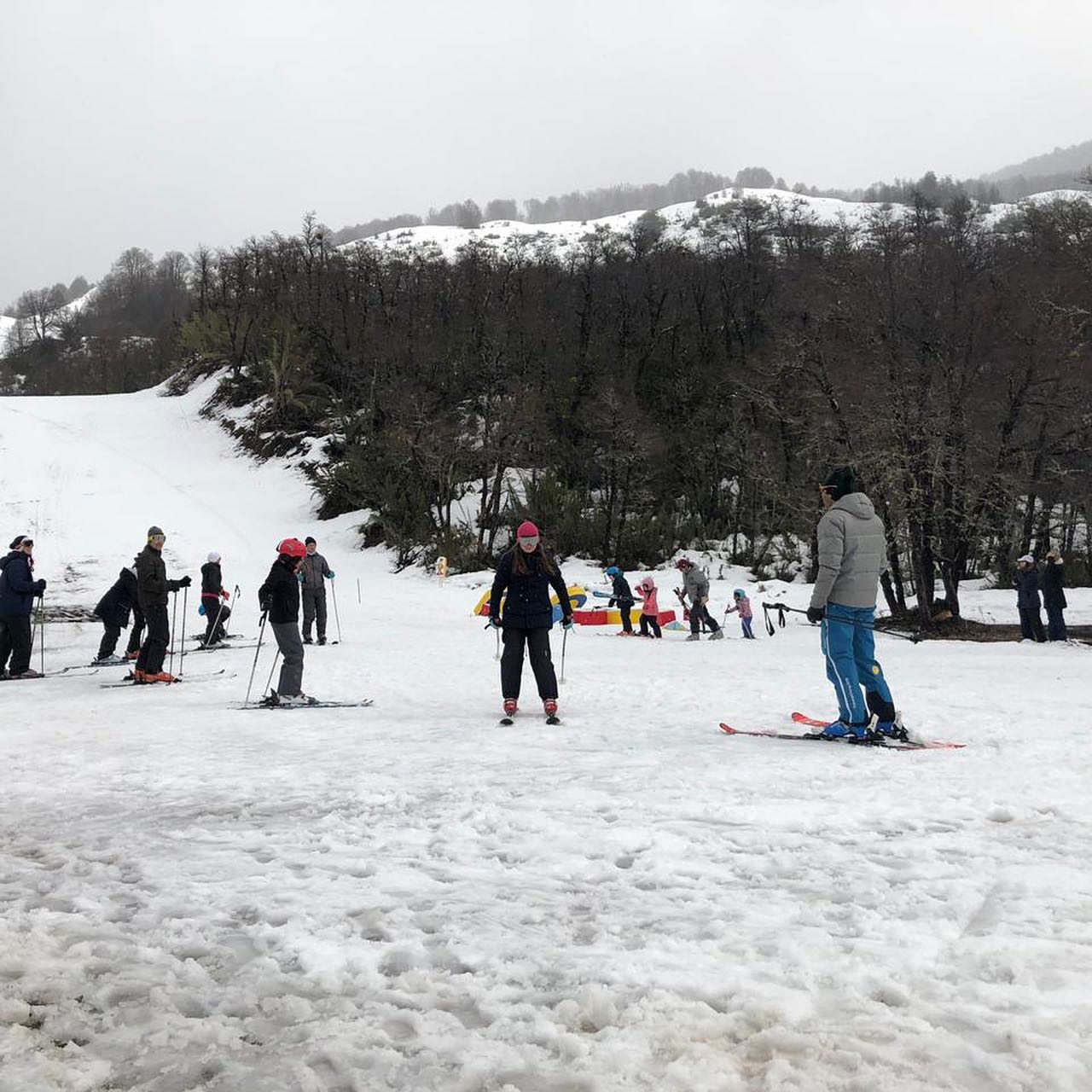 El centro de esquí cercano a lago Hermoso tendrá tres nuevas pistas de esquí gracias a la instalación de una aerosilla. (Gentileza).-